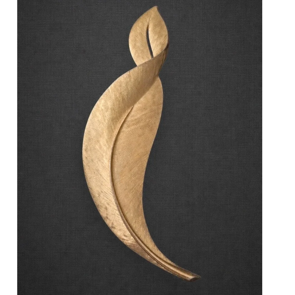 Vintage Trifari Gold Tone Leaf Ribbon Brooch Signed Brushed Finish Pin